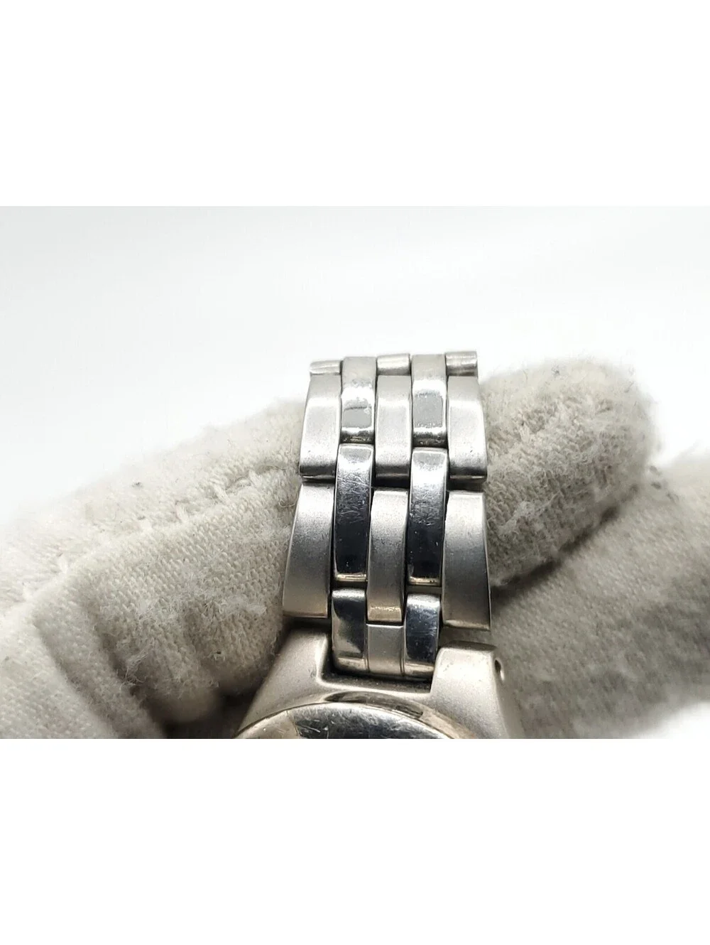 Guess Waterpro Quartz Watch Womens New Battery Silver Tone White Date Dial 25mm